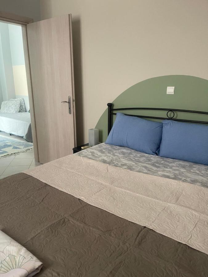cozy minimal apartment Pireo Esterno foto