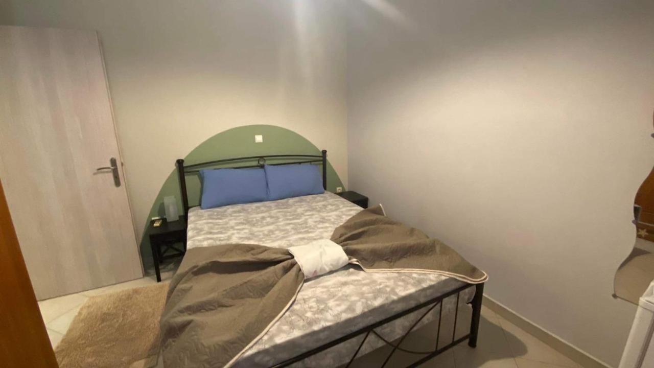 cozy minimal apartment Pireo Esterno foto