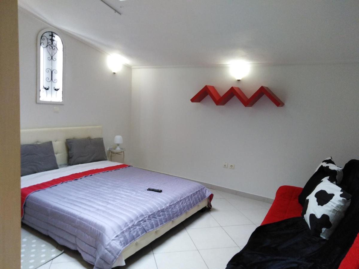 cozy minimal apartment Pireo Esterno foto