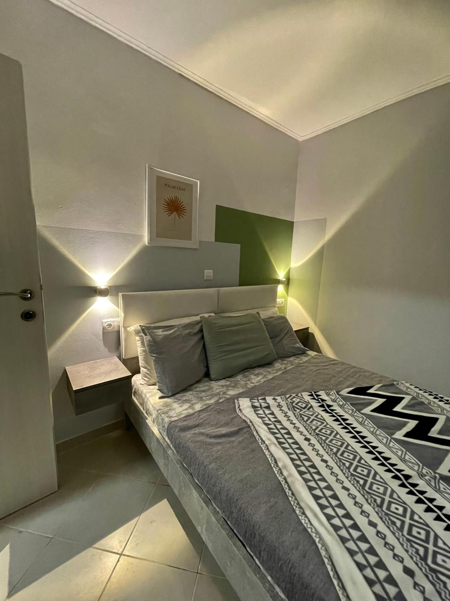 cozy minimal apartment Pireo Esterno foto